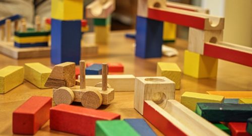 Власти Томска отменили стажировку воспитателя детского сада №6 в Дубае