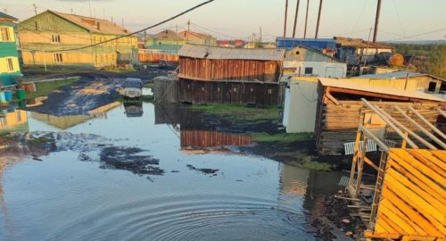 В Якутии из-за прорыва дамбы затопило город Верхоянск