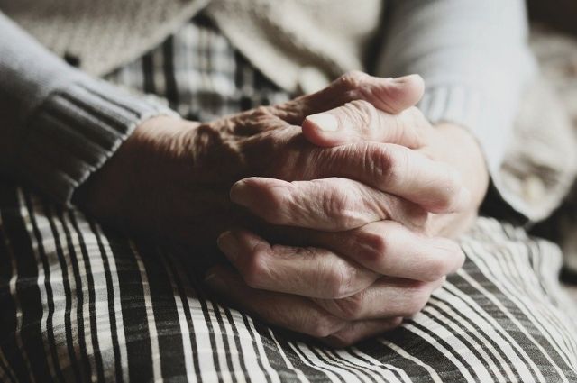 Житель Красноярска украл у пенсионерки 15 тысяч рублей