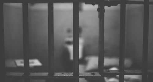 В Кемерове полиция задержала наркокурьера с 35 свертками метадона