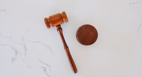 Адвокат в Красноярске обманул клиентов на 1 млн рублей и был осужден