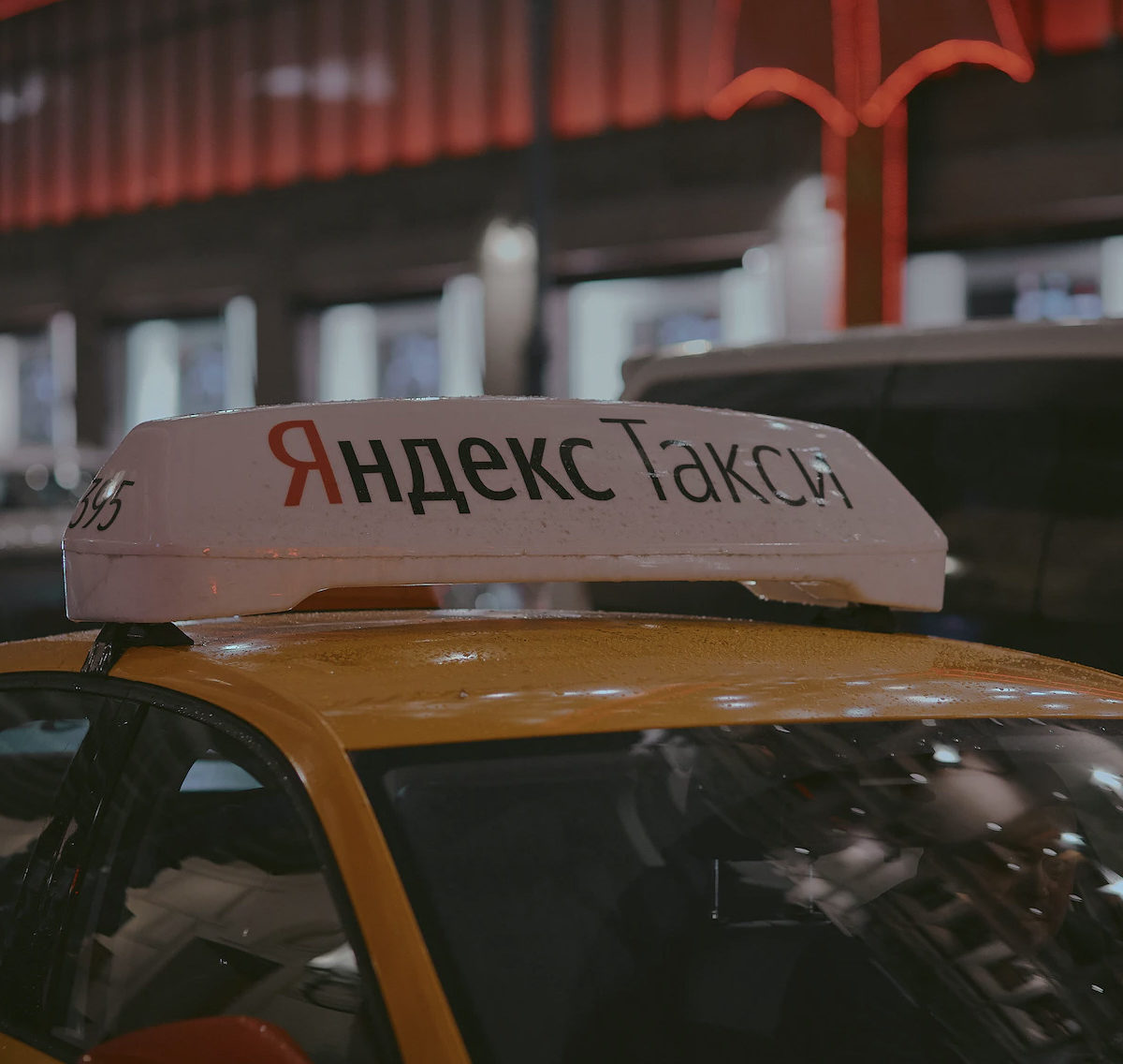 Из-за сильного снегопада тарифы на такси в Тюмени выросли почти в два ...