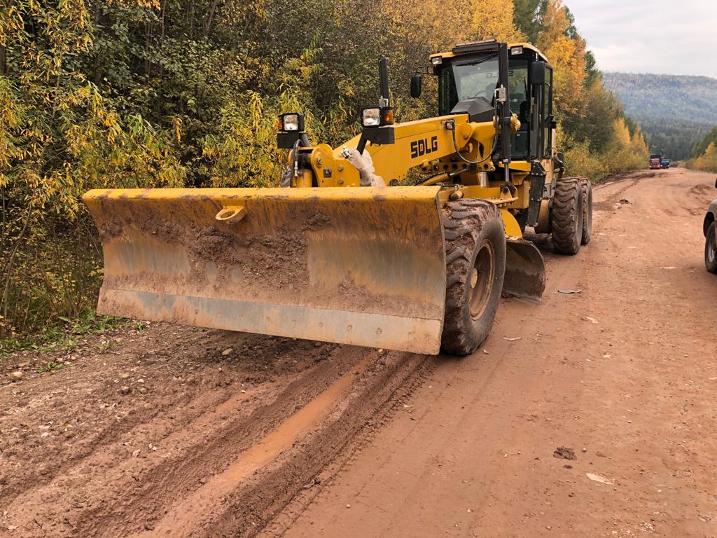 На размытой дороге в Иркутской области ограничили движение грузовиков
