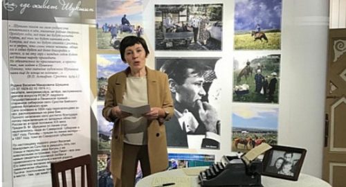 В Красноярске на улице Дзержинского в честь Дня России открылась фотовыставка