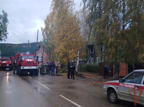 В Красноярском крае росгвардейцы вынесли из огня грудного ребенка