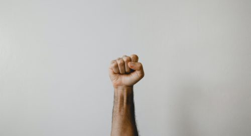 В Приангарье избитому мужчине поступают угрозы насилия над семьей в случае обращения в полицию