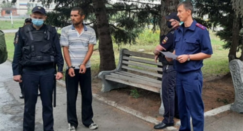 На Алтае осудили мужчину, похитившего девочку и державшего ее на цепи