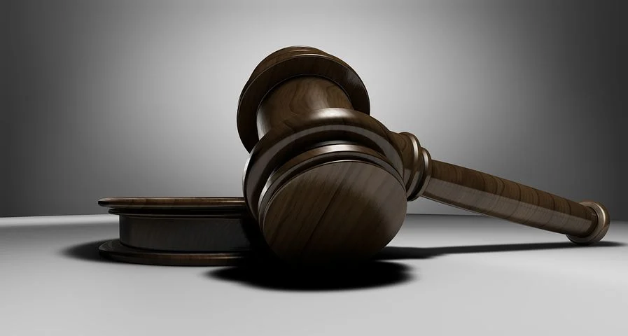 В Омске руководитель турфирмы украл у своих клиентов 1,2 млн рублей