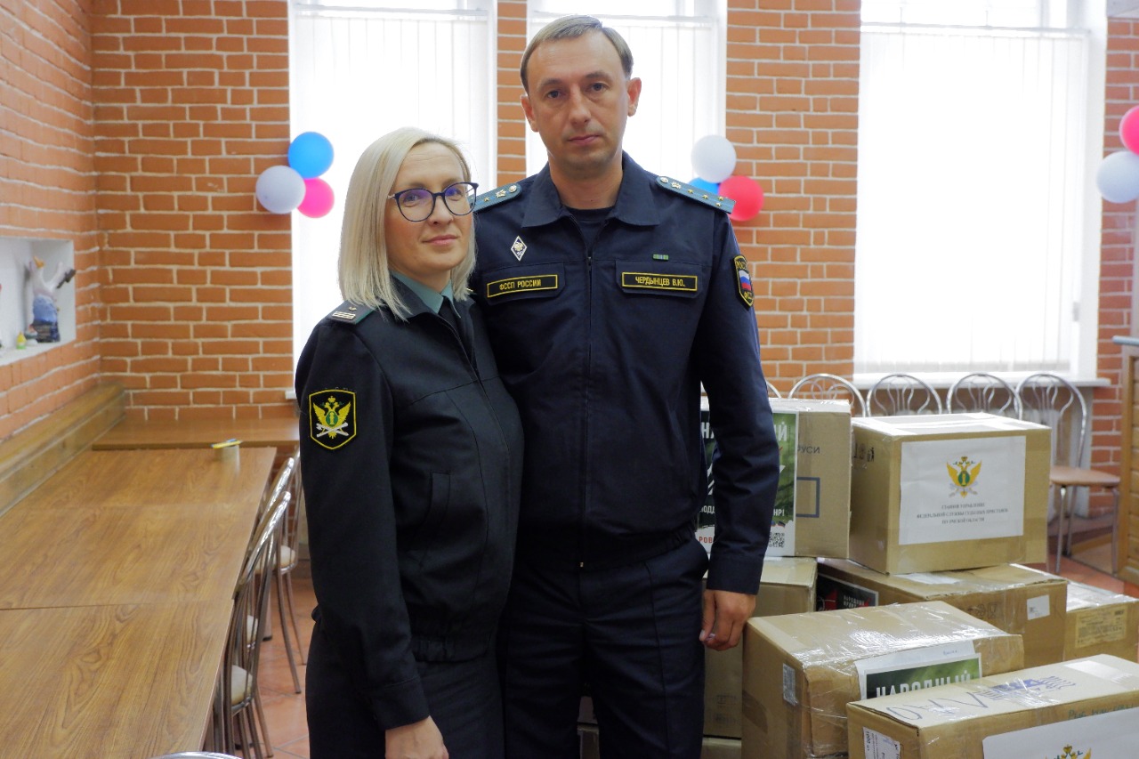 Тонну гуманитарного груза для Донбасса собрали омские приставы