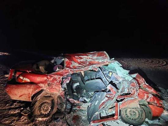 Два человека погибли в аварии с бензовозом под Омском