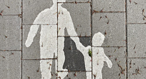 Причиной роста числа ДТП с участием детей в Томске могло стать отсутствие тротуаров и фонарей
