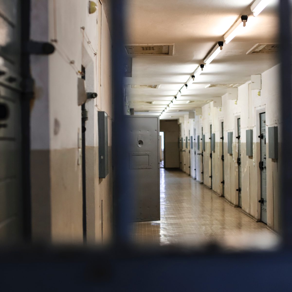 В Барнауле заключенному пытались передать контрабанду в овсянке