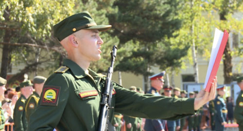 Тюменский военный назвал контрактную армию бредом и призвал вернуть два года службы для срочников