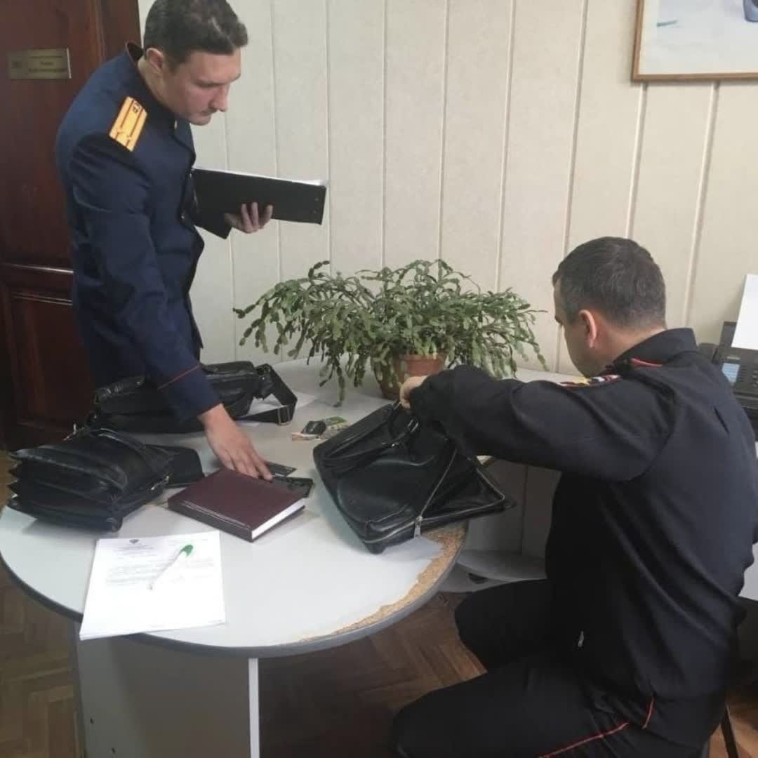 Начальника отдела омской полиции задержали по делу о продаже контрафактных сигарет