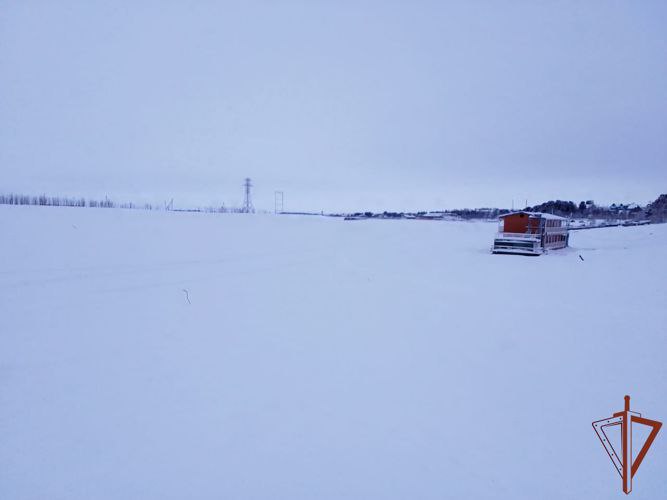 В Югре росгвардеец спас рыбака, тонувшего в ледяной воде