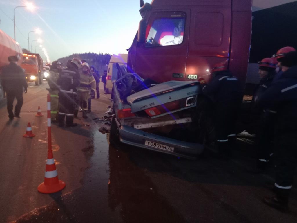 Два человека погибли в ДТП с фурой на трассе Тюмень – Ханты-Мансийск