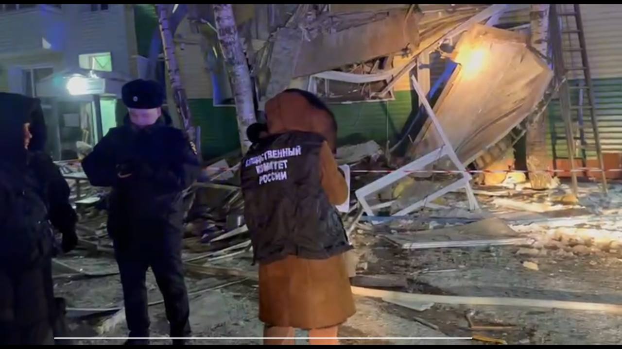 В Нижневартовске после взрыва частично обрушился дом, погибли четыре человека