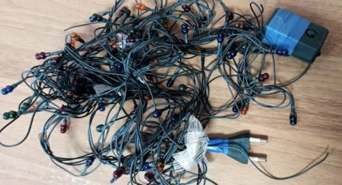 Железногорец пытался задушить жену гирляндой, которая ему не понравилась