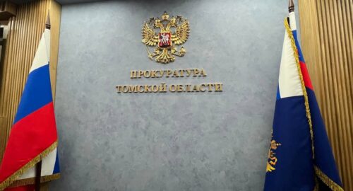 Прокуратура Томской области требует очистить крыши от снега
