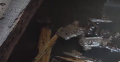 Жилые дома из-за прорыва водопровода затопило в омском посёлке Москаленки (видео)