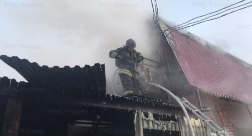 В Иркутске сгорел склад с ритуальной атрибутикой