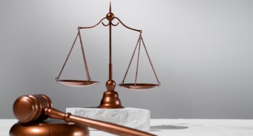Суд Омска приговорил к девяти годам колонии мужчину, убившего жену