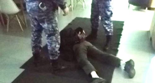 Житель Кузбасса ночью разбил стеклянную дверь банка в Санкт-Петербурге и проник внутрь
