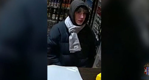 В Омске ищут 18-летнего парня, трижды укравшего алкоголь из одного магазина