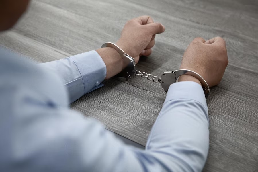 В Новосибирске полиция задержала мигранта за переписку с 13-летней девочкой