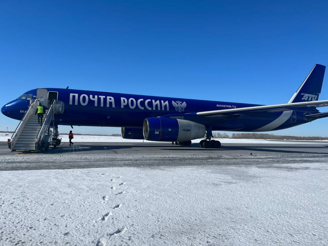 Почтовый самолёт задымился в аэропорту Новосибирска