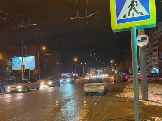 Иномарка сбила подростка в Омске на автобусной остановке «11-й микрорайон»