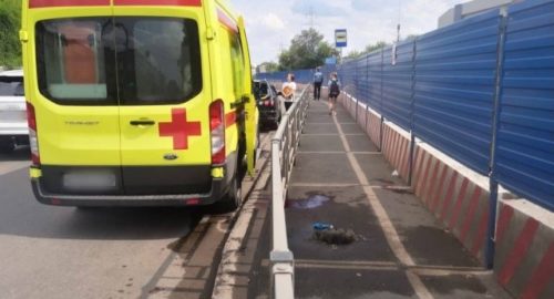 Выпавшая из окна многоквартирного дома в Юрге 3-летняя девочка санавиацией доставлена в больницу Кемерова