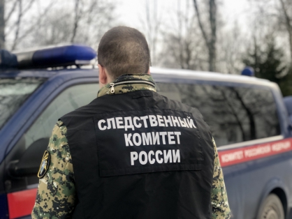 Полиция Новосибирска обнаружила труп мужчины под окнами дома на Литейной в Искитиме
