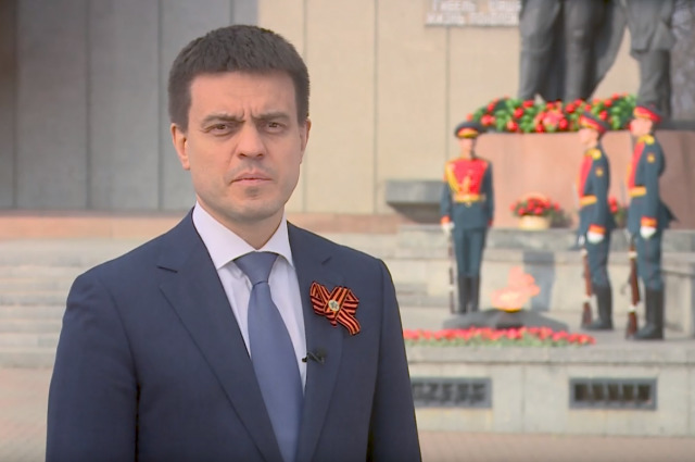 Михаил Котюков поздравил красноярцев с Днем Победы