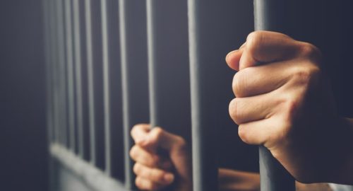 Взявшего семью в заложники в Таиланде свердловчанина осудили на 9,5 года