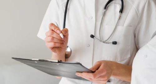 В больницах Кузбасса не хватает более 2 200 медицинских работников