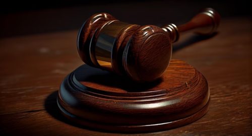В Кузбассе осудят 45-летнюю санитарку за причинение смерти по неосторожности двухлетней девочке