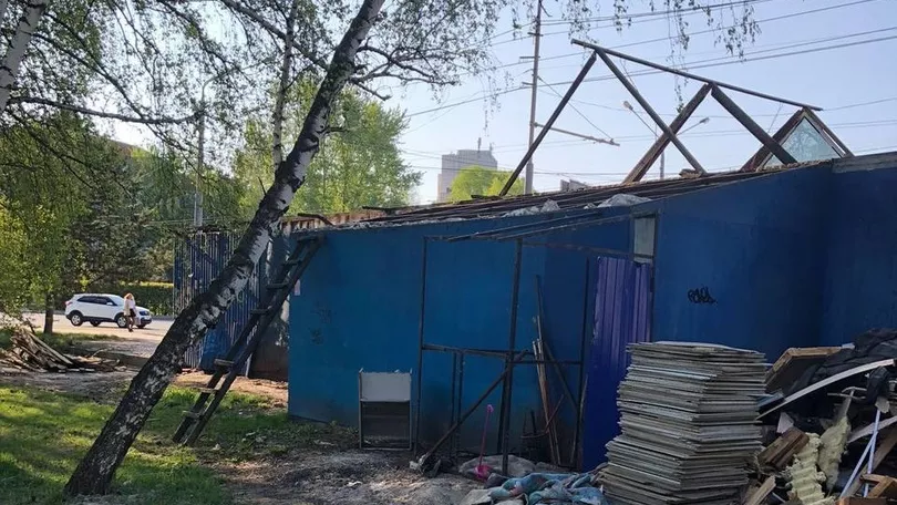 В Томске собственник снёс незаконную постройку, закрывавшую вид на площадь Космонавтики