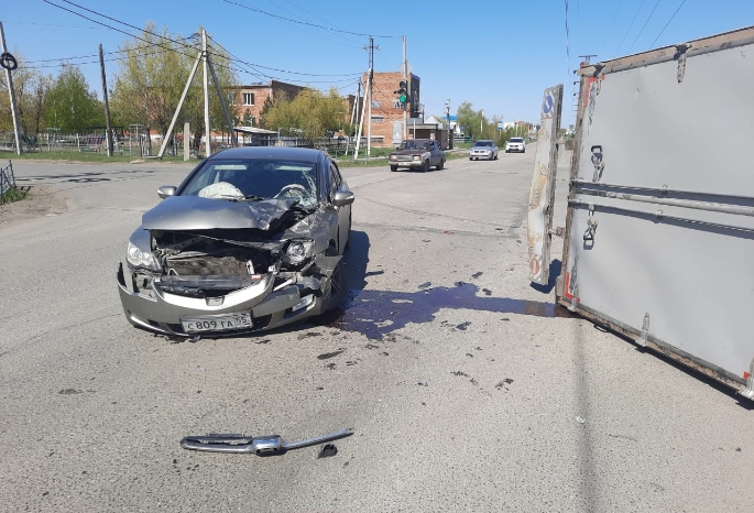 Омичка ошиблась на дороге и едва не убила своих маленьких детей