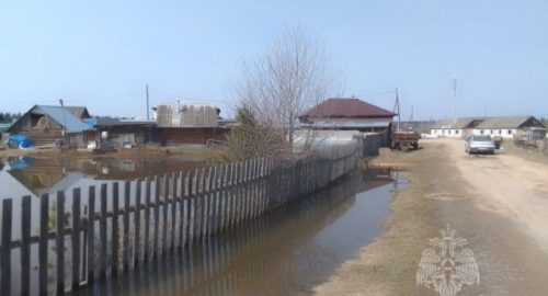 Из-за таяния снега талые воды затопили многие приусадебные участки в Красноярске