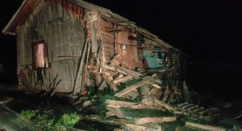 В Тюмени пьяный тракторист протаранил дом подруги после ссоры с ней