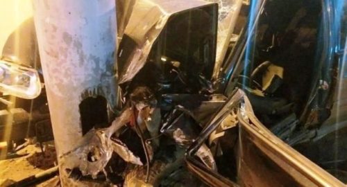 В Омске пьяный 17-летний водитель на «Ладе» врезался в столб