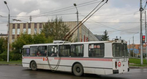Нехватка водителей и кондукторов в Томске срывает выход троллейбусов на маршрут