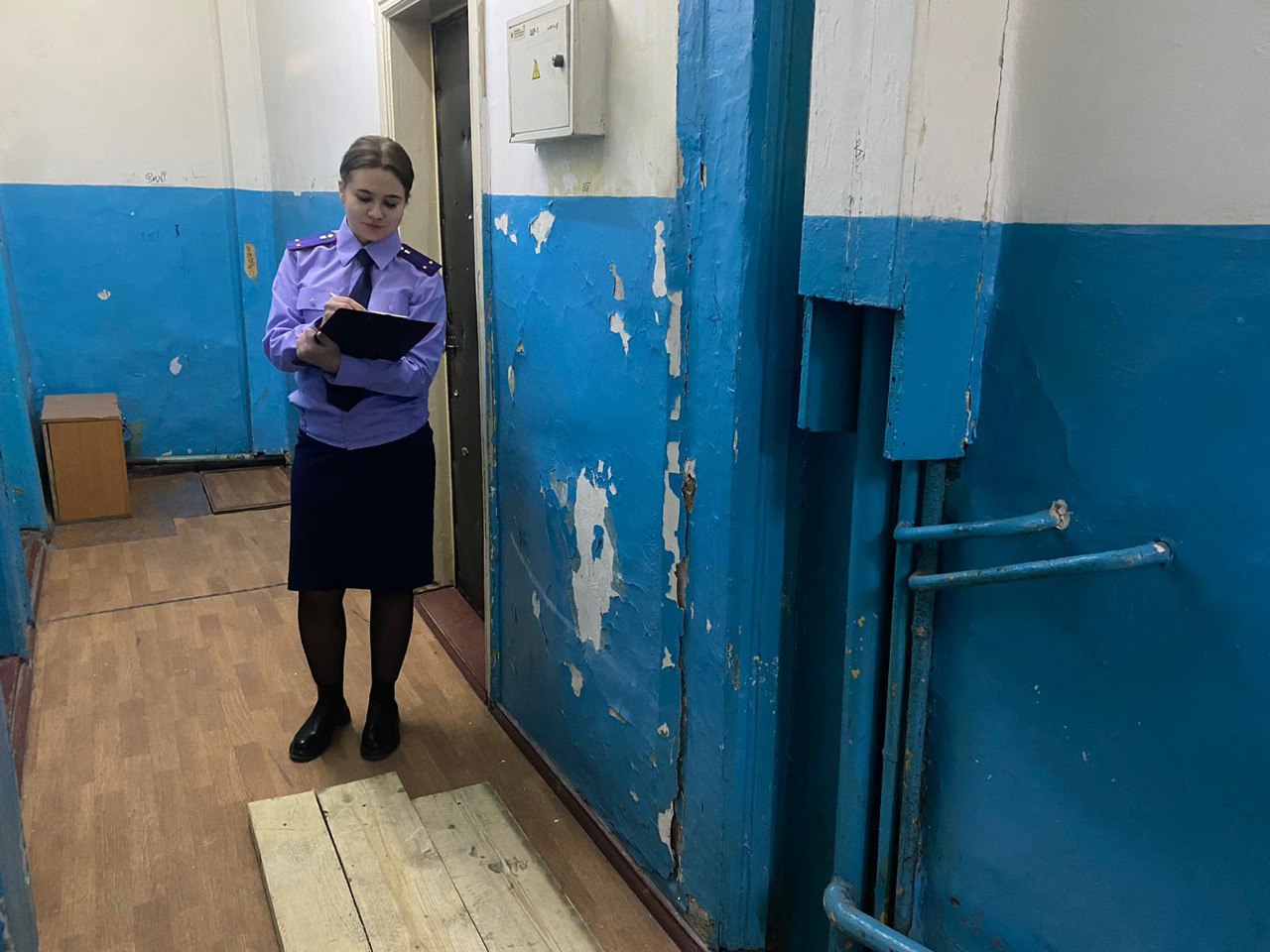 В Новосибирске обрушился пол в аварийном доме с жильцами