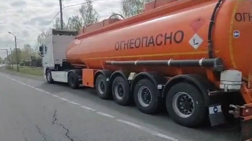 В Красноярском крае поймали пьяного водителя бензовоза с грузом (видео)