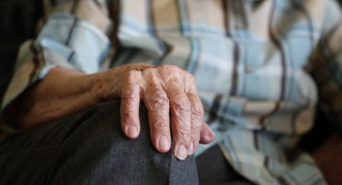 74-летний пациент стал жертвой жестокого обращения в кузбасской больнице