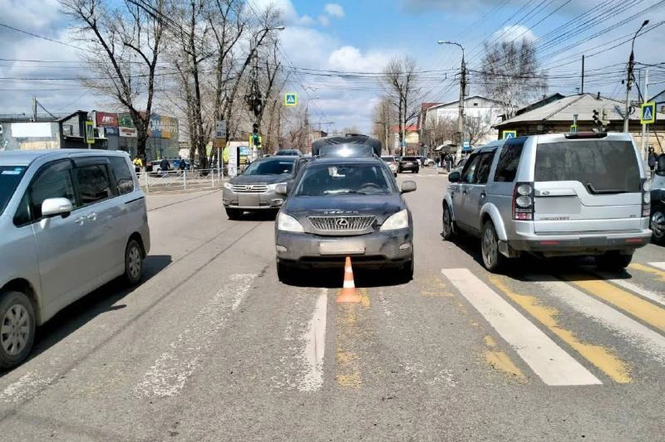 Водитель Lexus в Иркутске сбил двух первоклассниц и скрылся с места ДТП