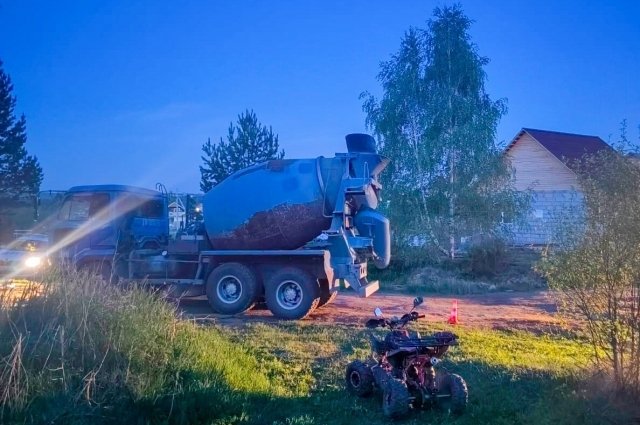 Под Иркутском бетоновоз сбил 9-летнего мальчика на квадроцикле