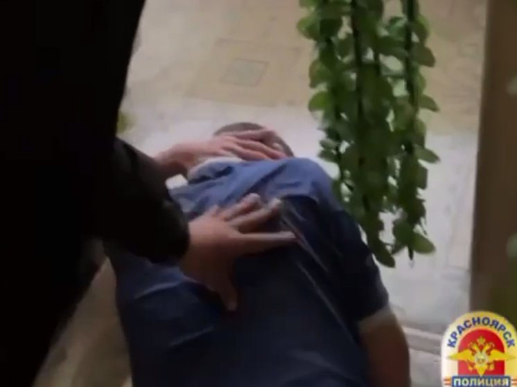 В Красноярске задержали мужчину, превратившего квартиру в наркопритон