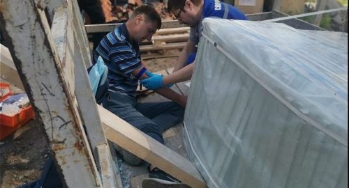 В Новосибирске рабочий получил травму ноги из-за падения груза